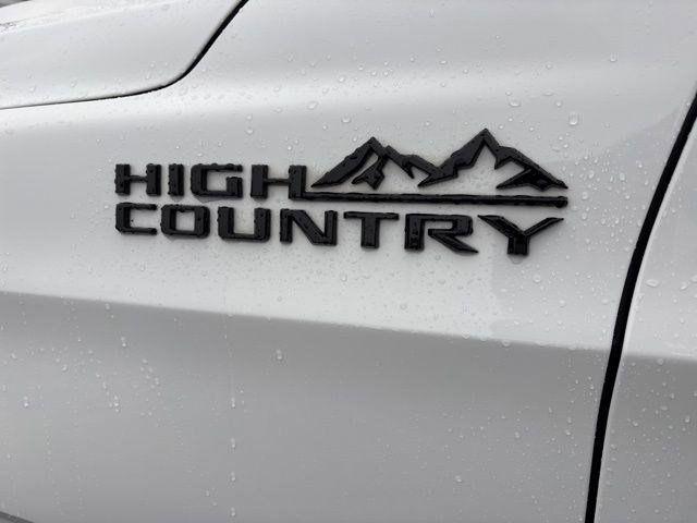 Chevrolet Suburban High Country 4WD 2021