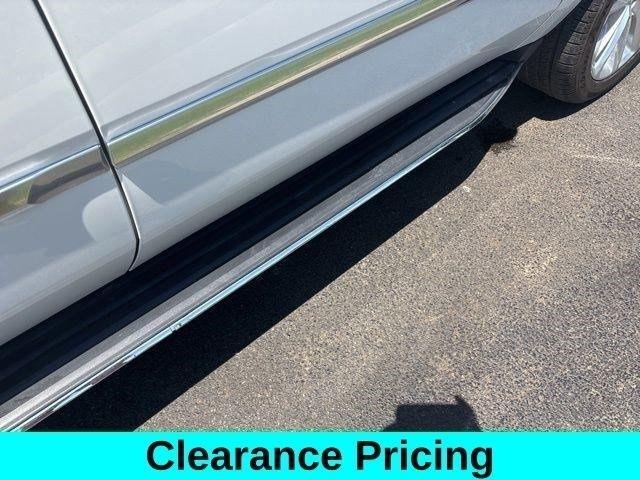 Cadillac Escalade ESV 4WD 4dr Luxury 2018
