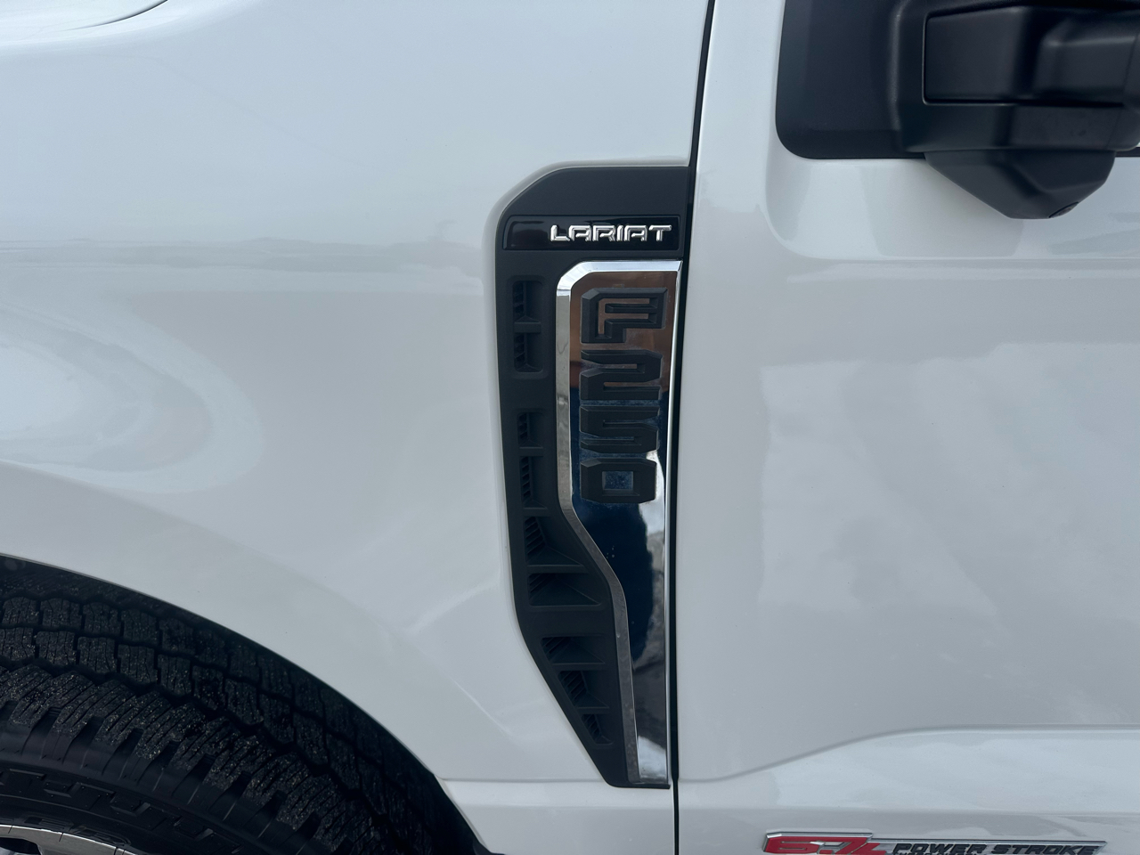 Ford F-250 SD Lariat Crew Cab 4WD 2024