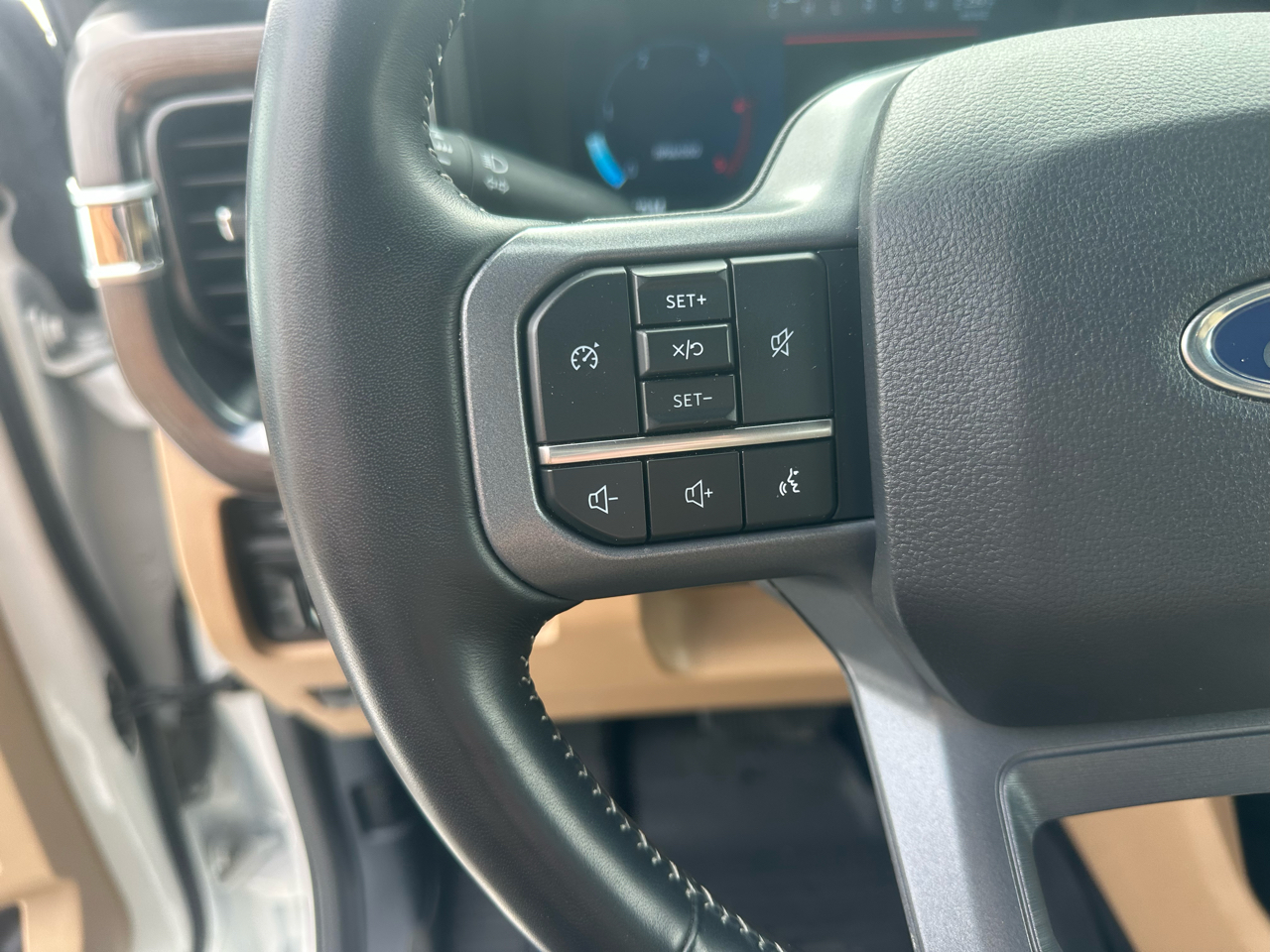 Ford F-250 SD Lariat Crew Cab 4WD 2024