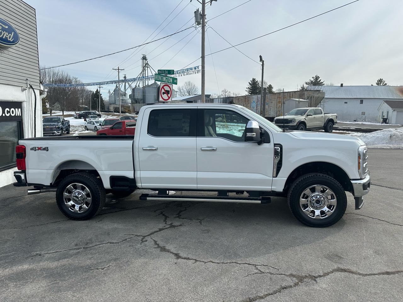 Ford F-250 SD Lariat Crew Cab 4WD 2026