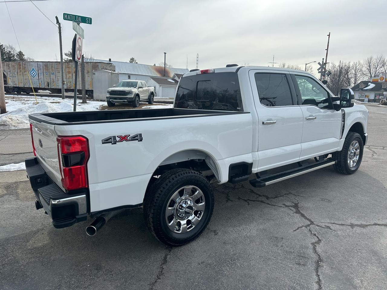 Ford F-250 SD Lariat Crew Cab 4WD 2026