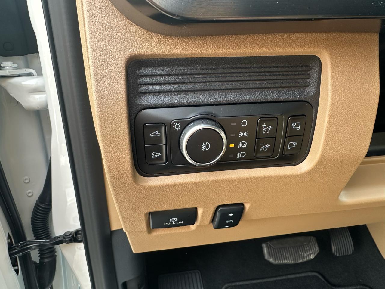 Ford F-250 SD Lariat Crew Cab 4WD 2026