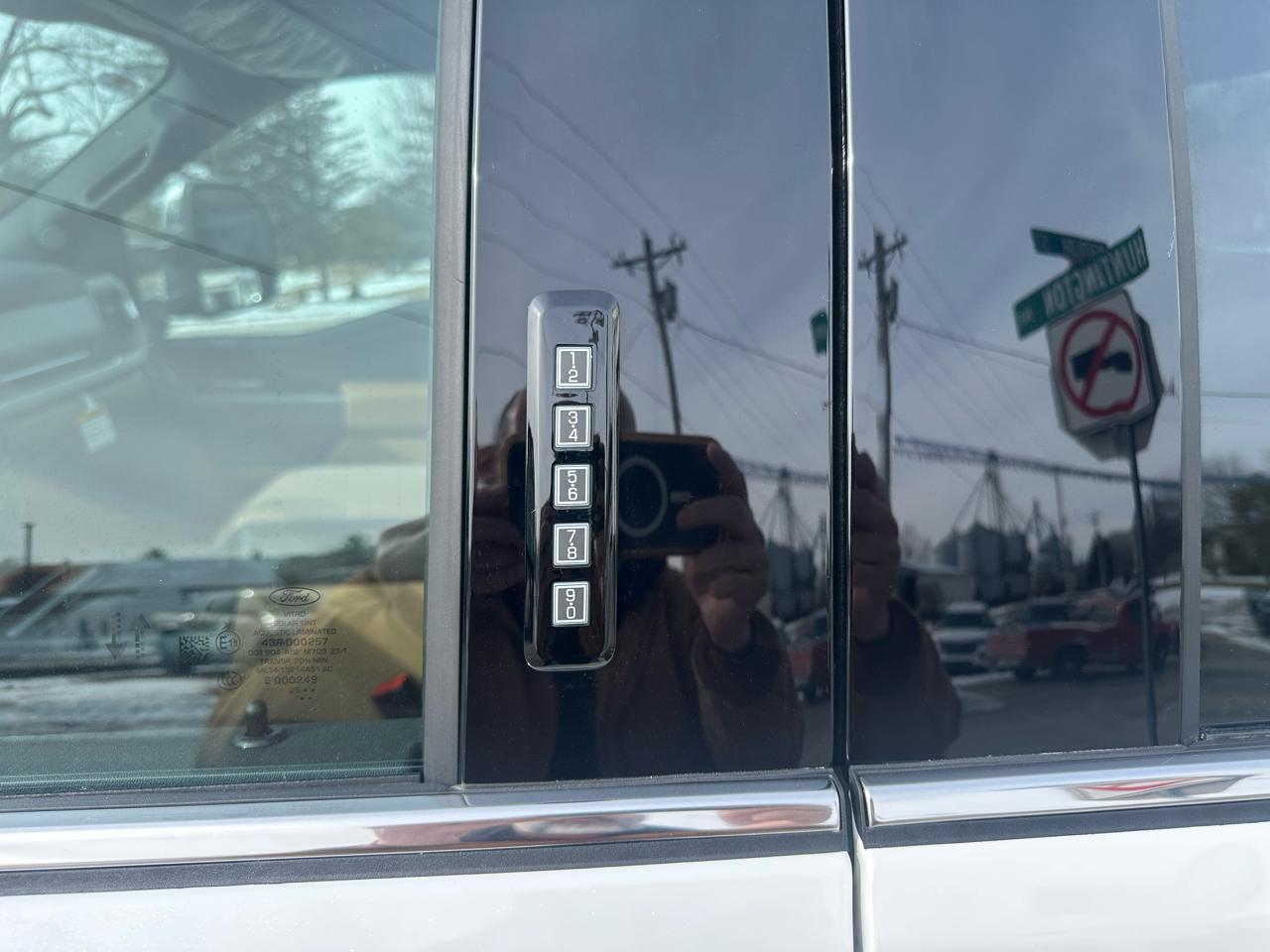 Ford F-250 SD Lariat Crew Cab 4WD 2026