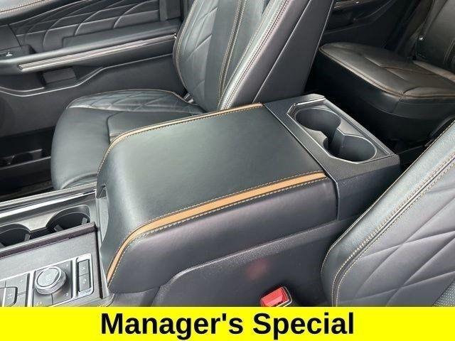 Ford Expedition Platinum 4WD 2023