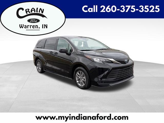 2025 Toyota Sienna LE 8 Passenger