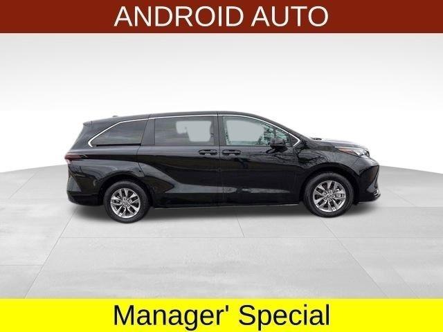 Toyota Sienna LE 8 Passenger 2025