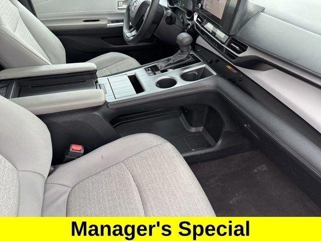 Toyota Sienna LE 8 Passenger 2025