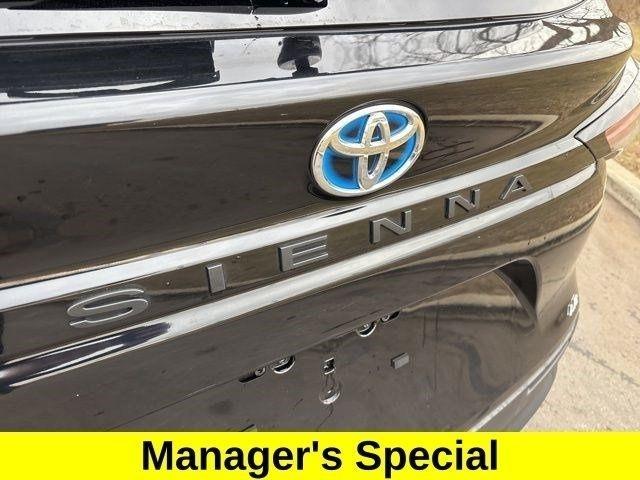 Toyota Sienna LE 8 Passenger 2025