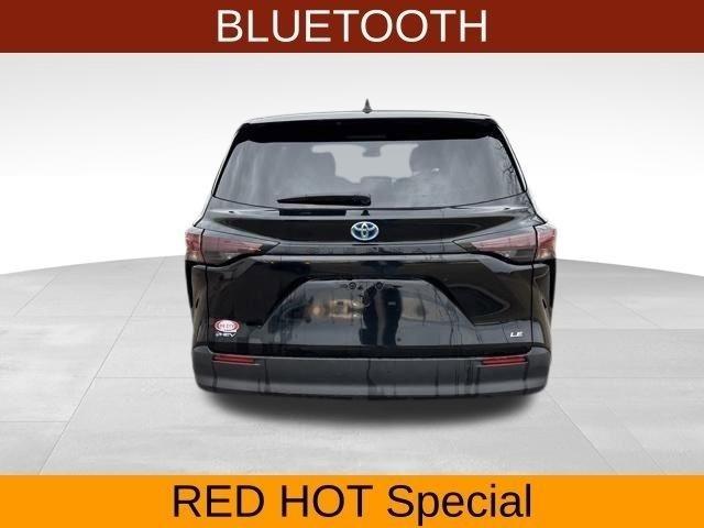 Toyota Sienna LE 8 Passenger 2025
