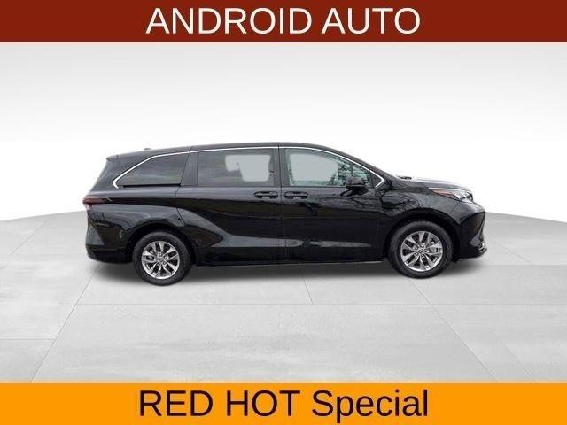 Toyota Sienna LE 8 Passenger 2025