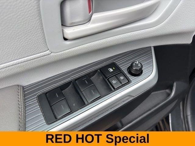 Toyota Sienna LE 8 Passenger 2025