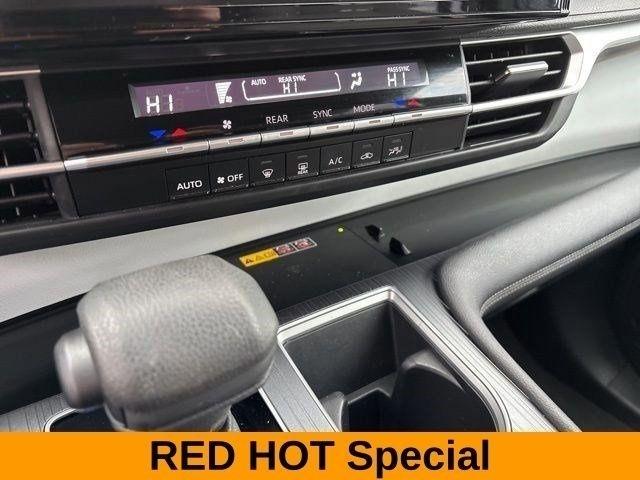 Toyota Sienna LE 8 Passenger 2025
