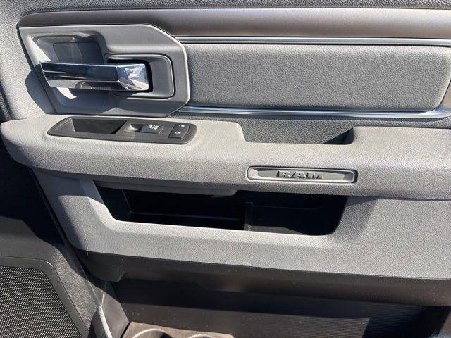 RAM 1500 Big Horn Crew Cab 4WD 2018