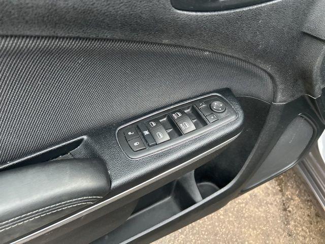 Dodge Charger SE 2016