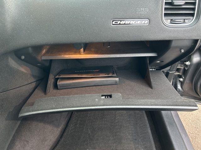 Dodge Charger SE 2016