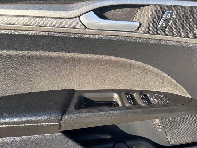 Ford Fusion Hybrid SE 2020