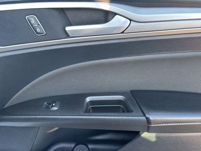 Ford Fusion Hybrid SE 2020