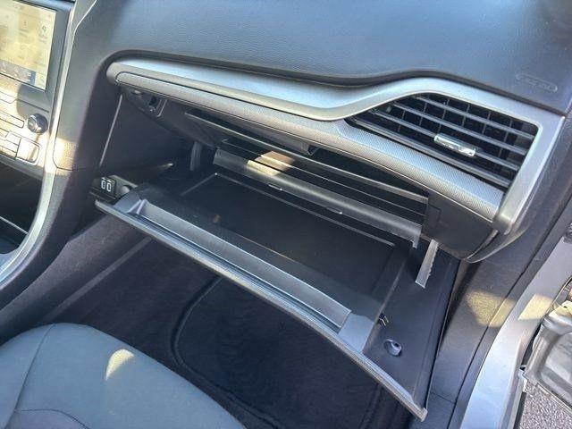 Ford Fusion Hybrid SE 2020