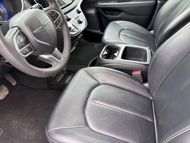 Chrysler Pacifica Select 2025