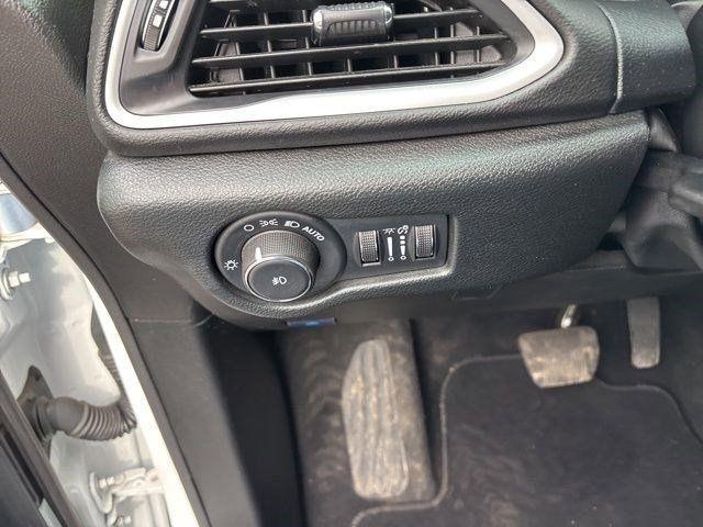 Chrysler Pacifica Select 2025