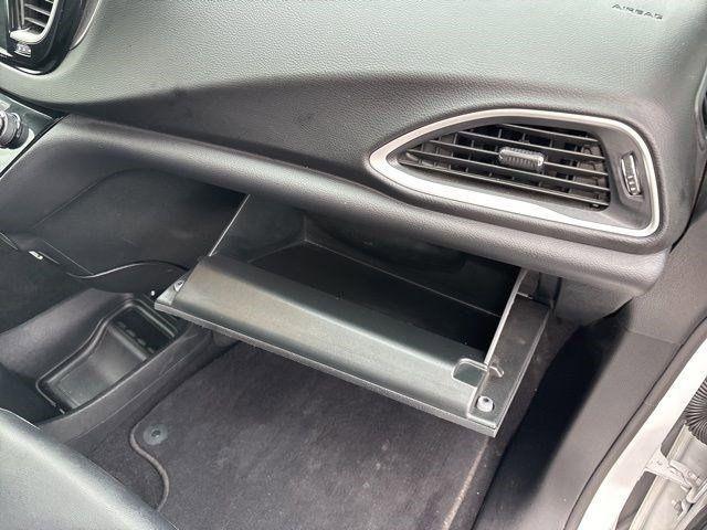 Chrysler Pacifica Select 2025