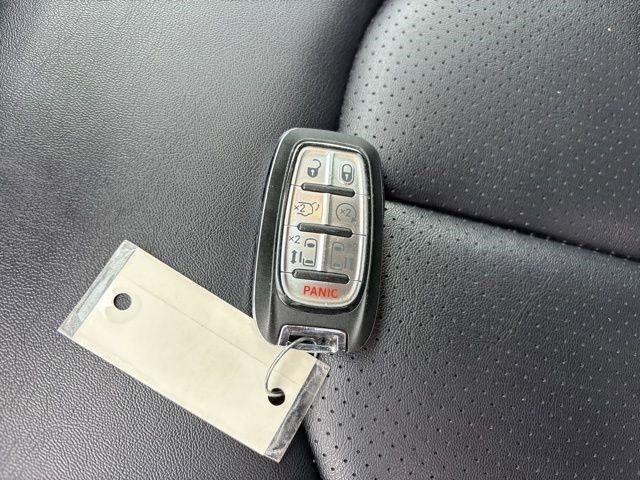 Chrysler Pacifica Select 2025