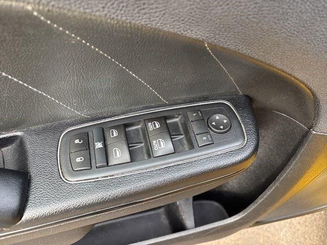 Dodge Charger SE 2017