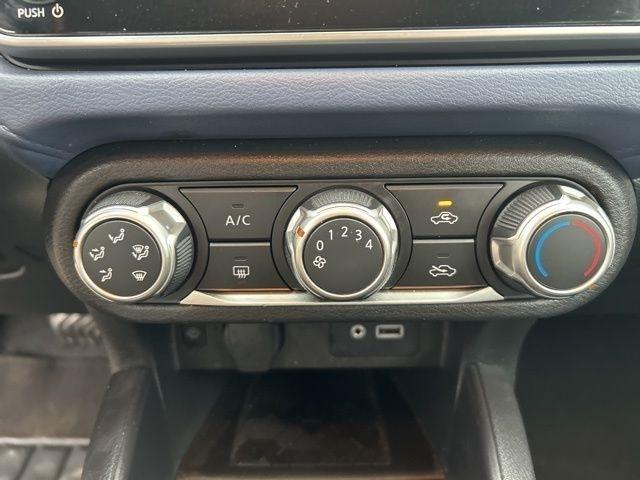 Nissan Versa SV 2023