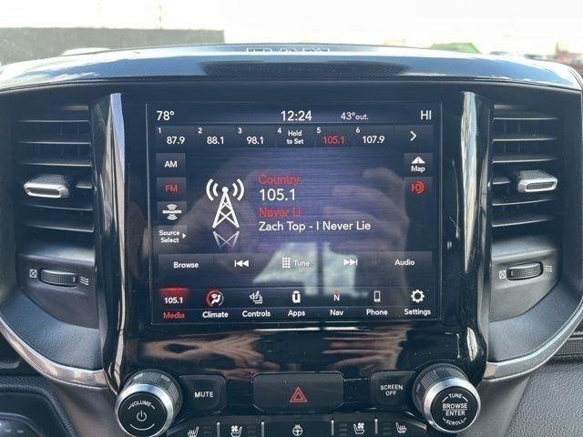 RAM 1500 Laramie Crew Cab SWB 4WD 2021