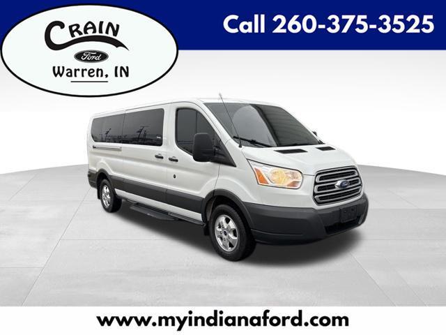 Ford Transit 350 Wagon Low Roof XLT w/Sliding Pass. 148-in. WB 2017