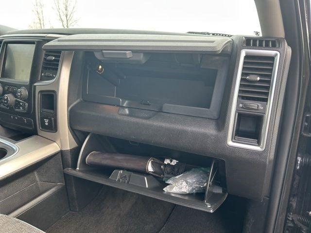 RAM 1500 SLT Crew Cab SWB 4WD 2017