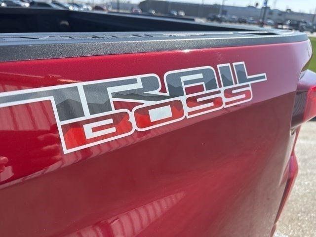Chevrolet Silverado 1500 LT Trail Boss Crew Cab 4WD 2021