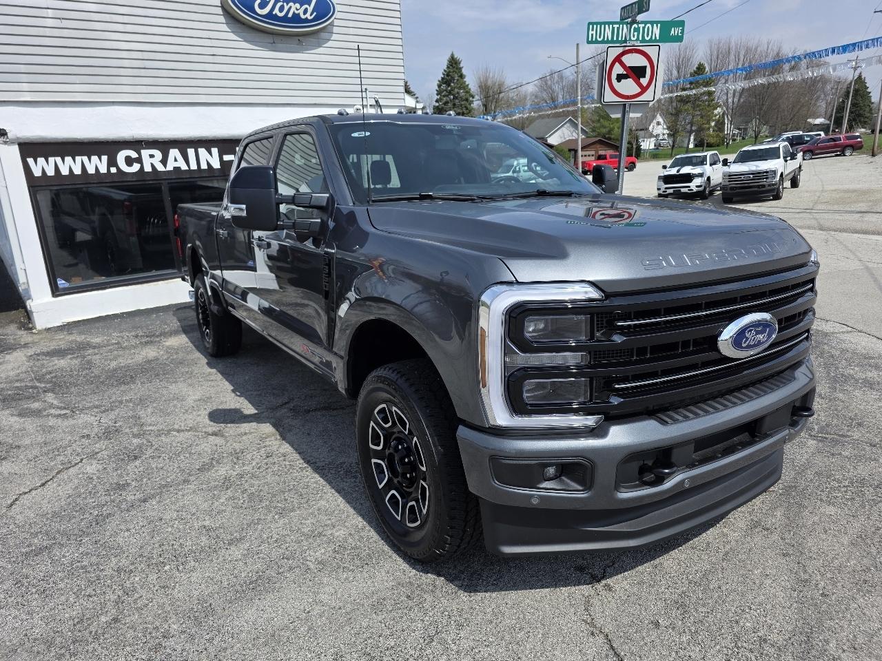 Ford F-350 Crew Cab Platinum 2026