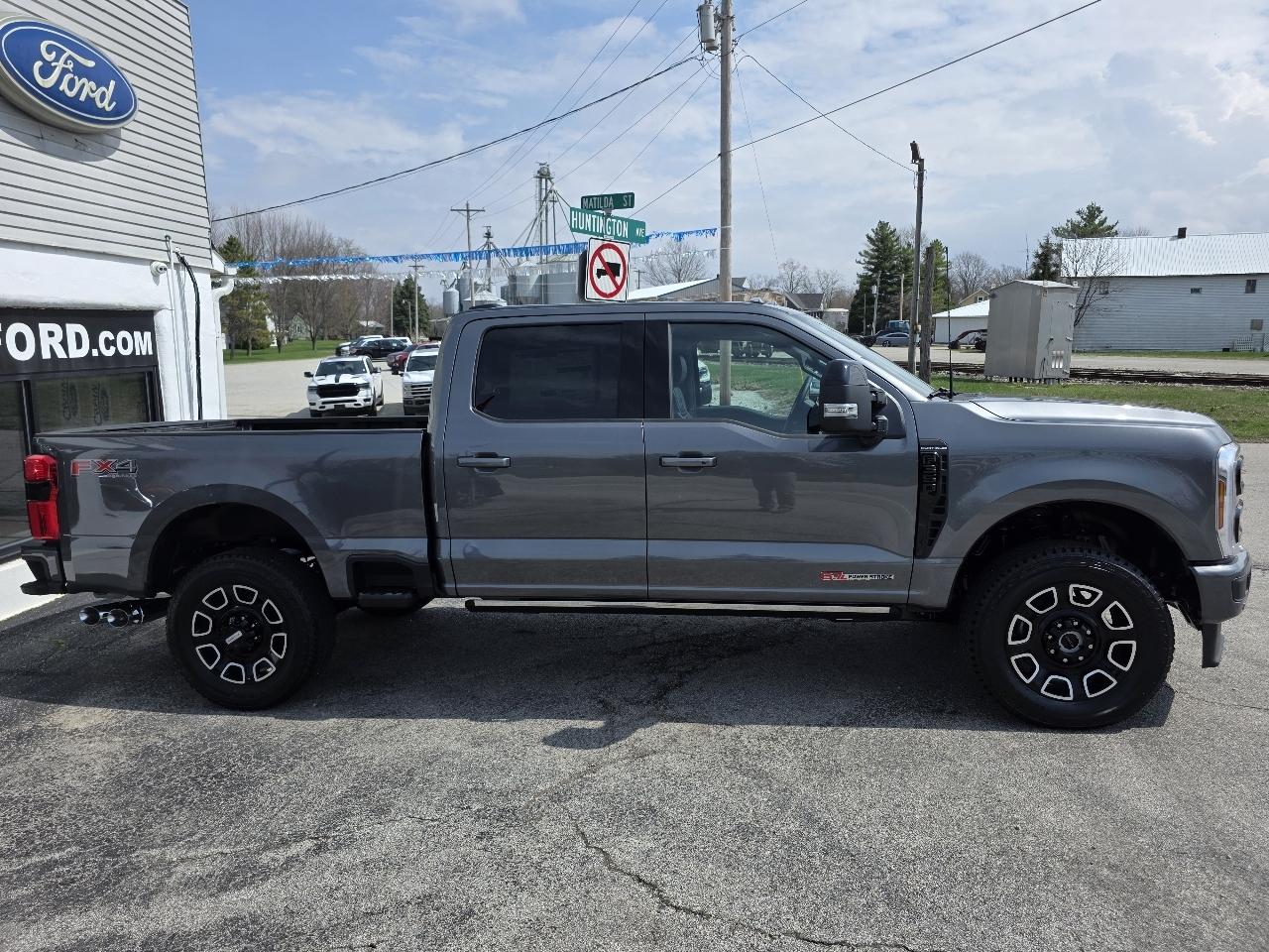 Ford F-350 Crew Cab Platinum 2026