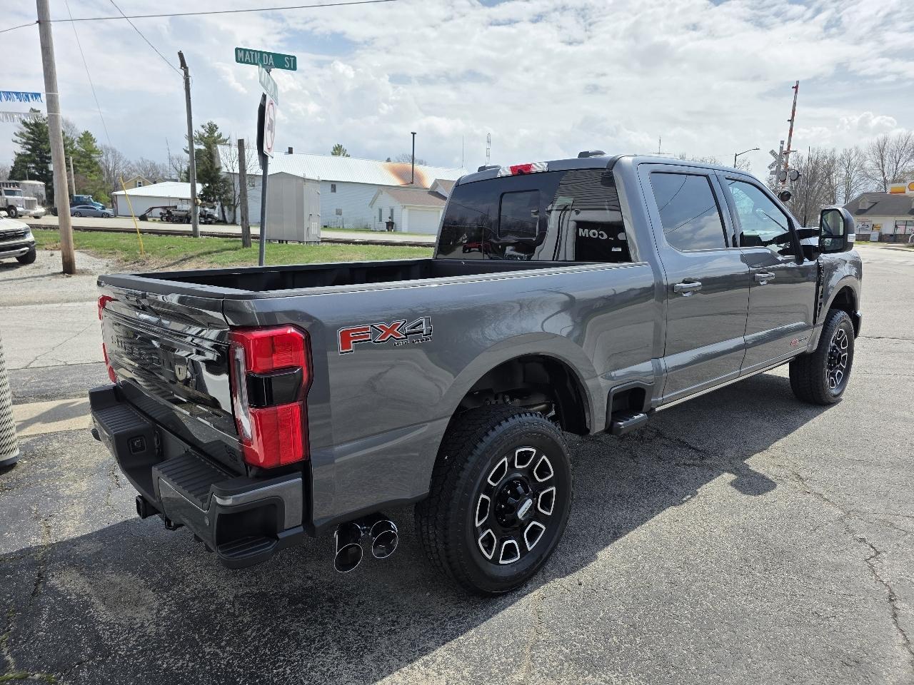 Ford F-350 Crew Cab Platinum 2026