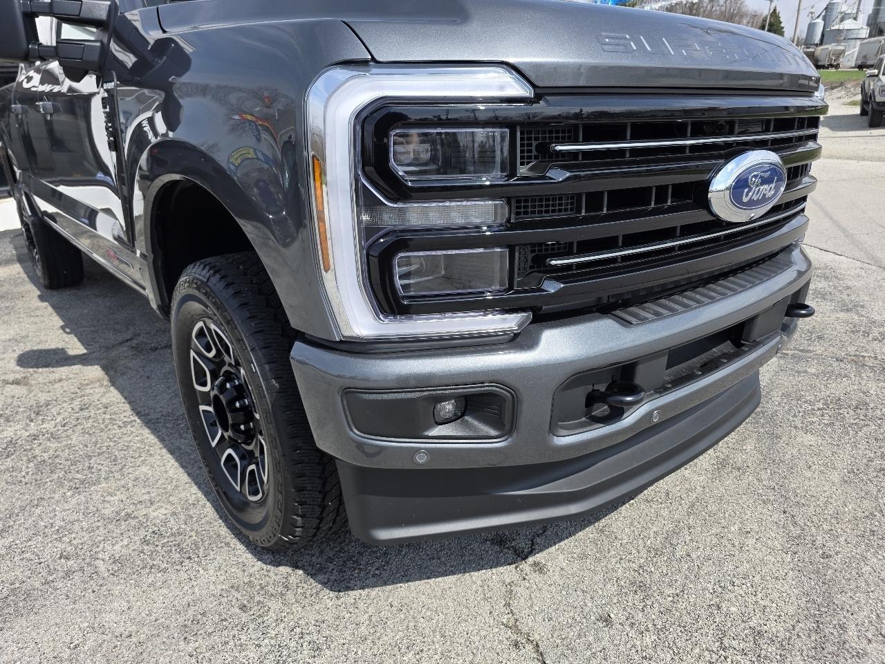 Ford F-350 Crew Cab Platinum 2026