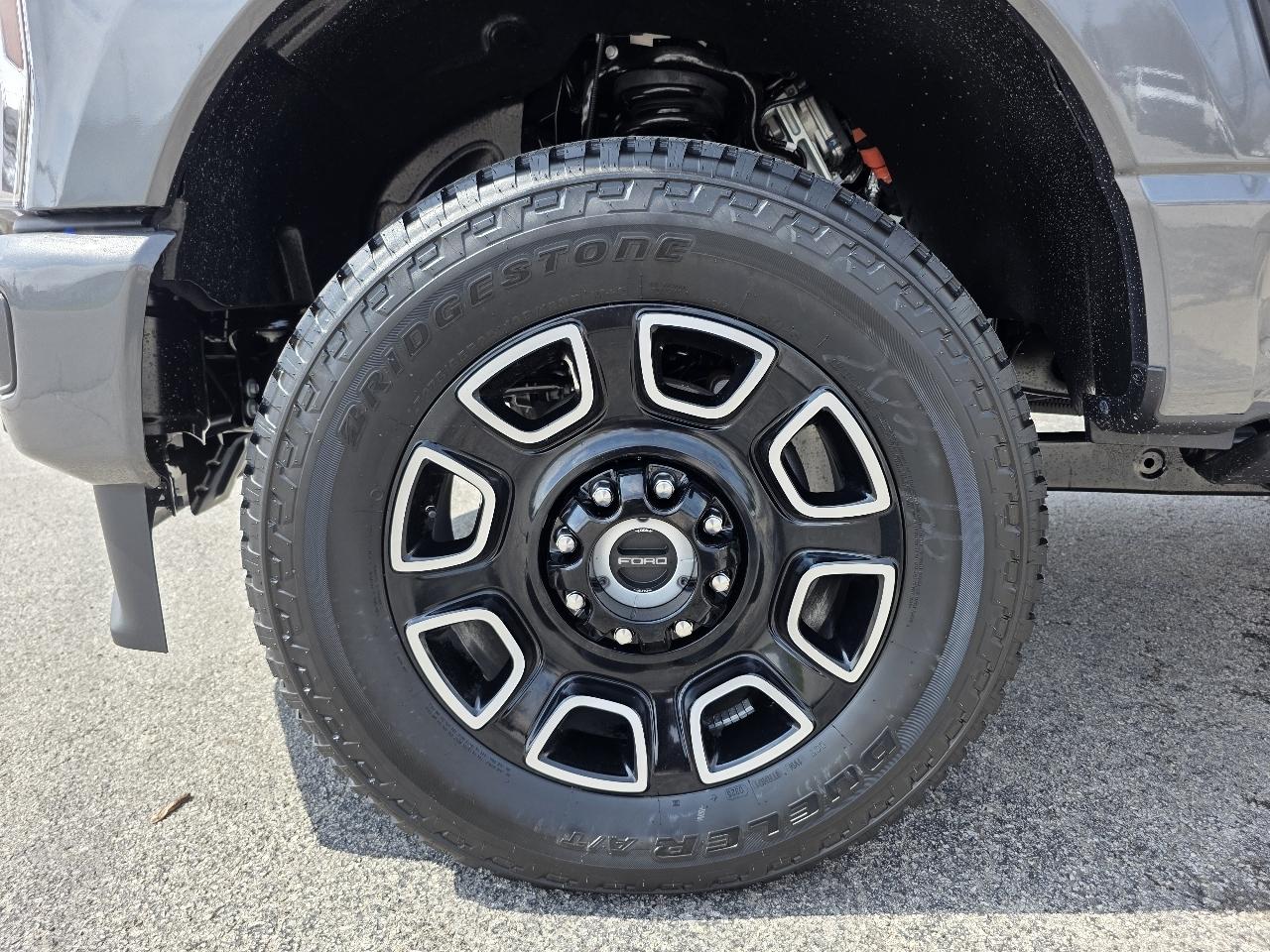 Ford F-350 Crew Cab Platinum 2026