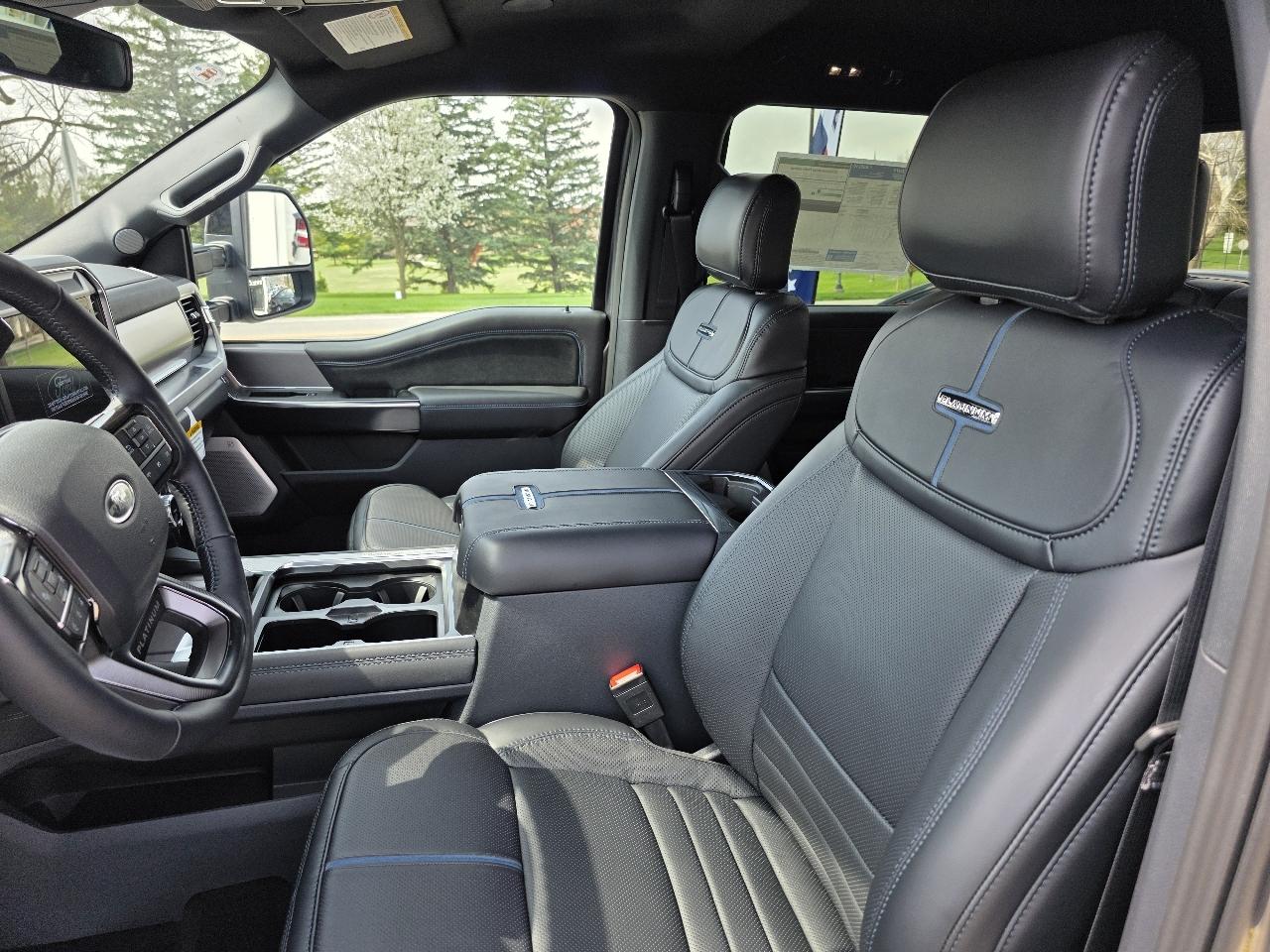 Ford F-350 Crew Cab Platinum 2026