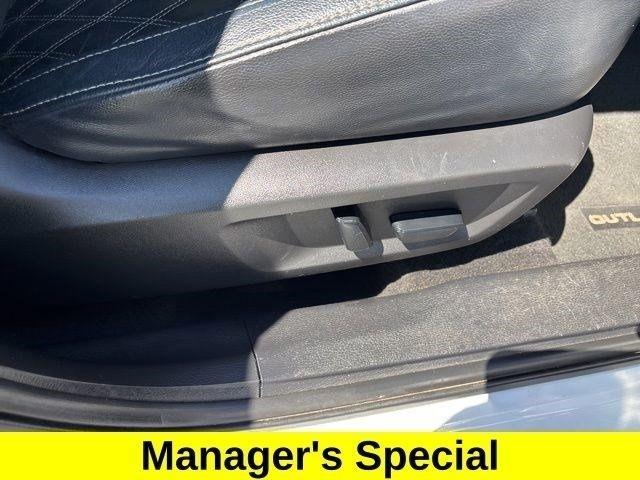 Mitsubishi Outlander SEL 4WD 2023