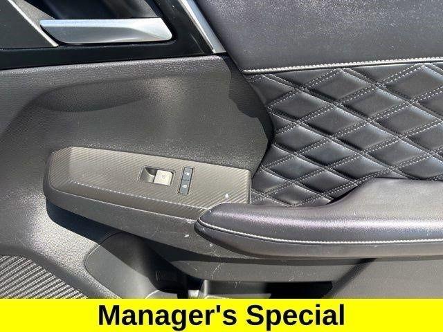 Mitsubishi Outlander SEL 4WD 2023