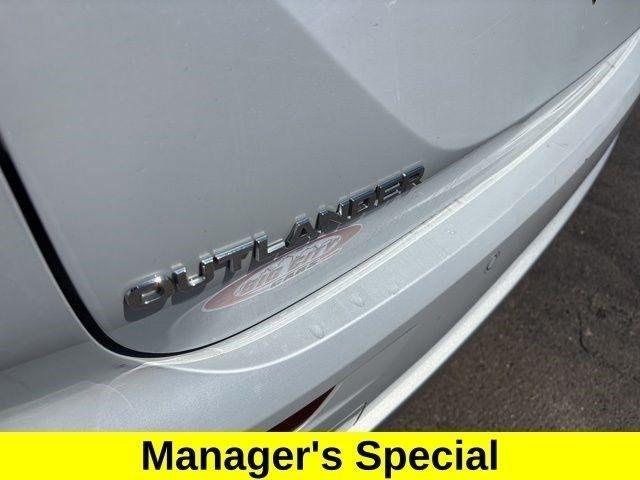 Mitsubishi Outlander SEL 4WD 2023