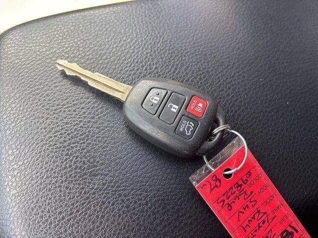 Toyota RAV4 XLE FWD 2016