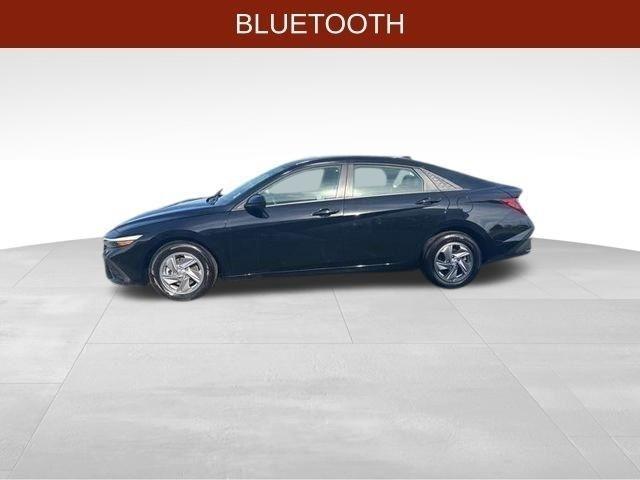 Hyundai Elantra SE 2025