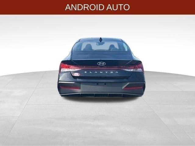 Hyundai Elantra SE 2025