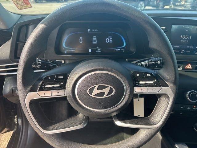 Hyundai Elantra SE 2025