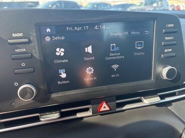 Hyundai Elantra SE 2025