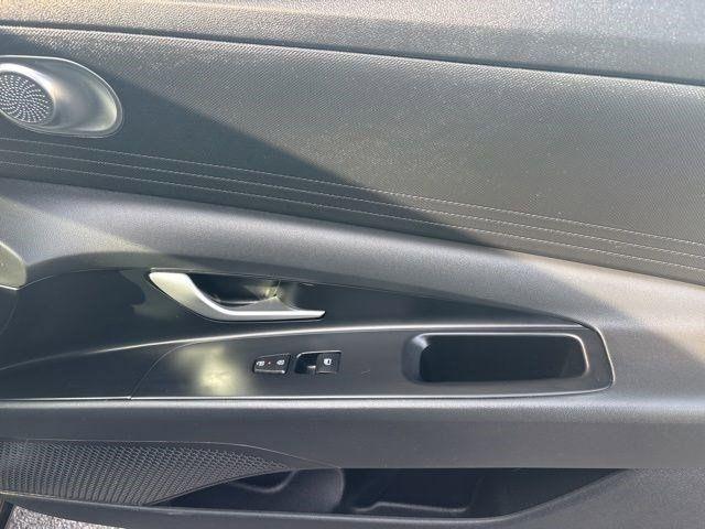 Hyundai Elantra SE 2025