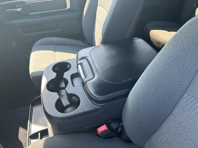 RAM 1500 Classic Tradesman Crew Cab SWB 4WD 2022