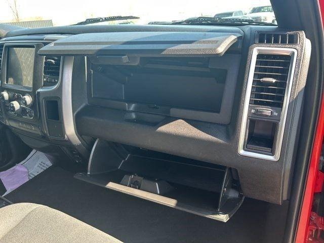 RAM 1500 Classic Tradesman Crew Cab SWB 4WD 2022